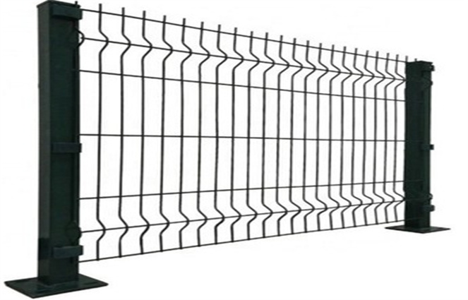 Curvy welded mesh panels